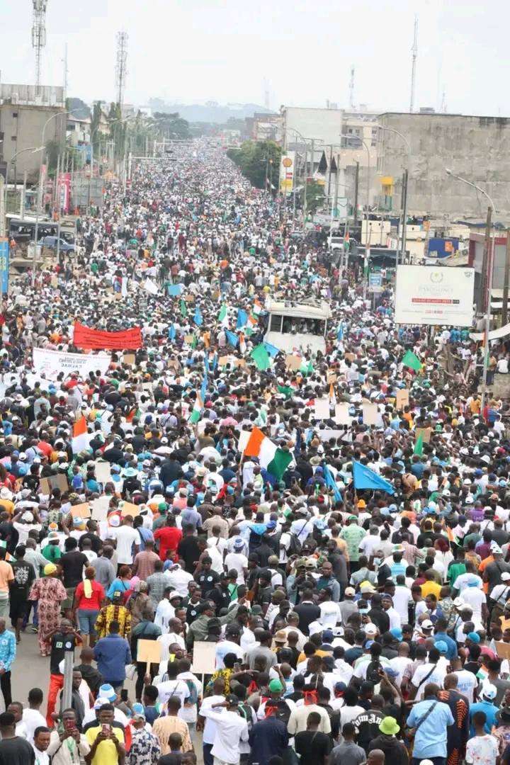 Côte d'Ivoire : Une forte mobilisation de l'opposition à Yopougon ce samedi 9 août 2025 pour dire non à un quatrième mandat du Président Alassane Ouattara.